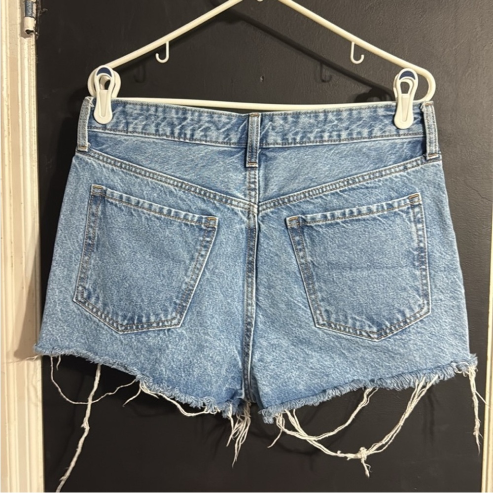 3/$14 Old Navy O. G. High Rise Short Cutoff Size: 10 Inseam: 2” - Picture 2 of 5
